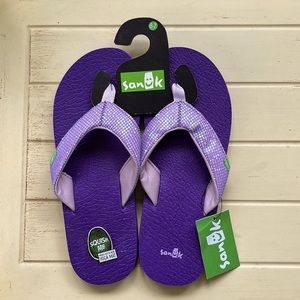 NWT Purple Sanuk Flip Flop sandals